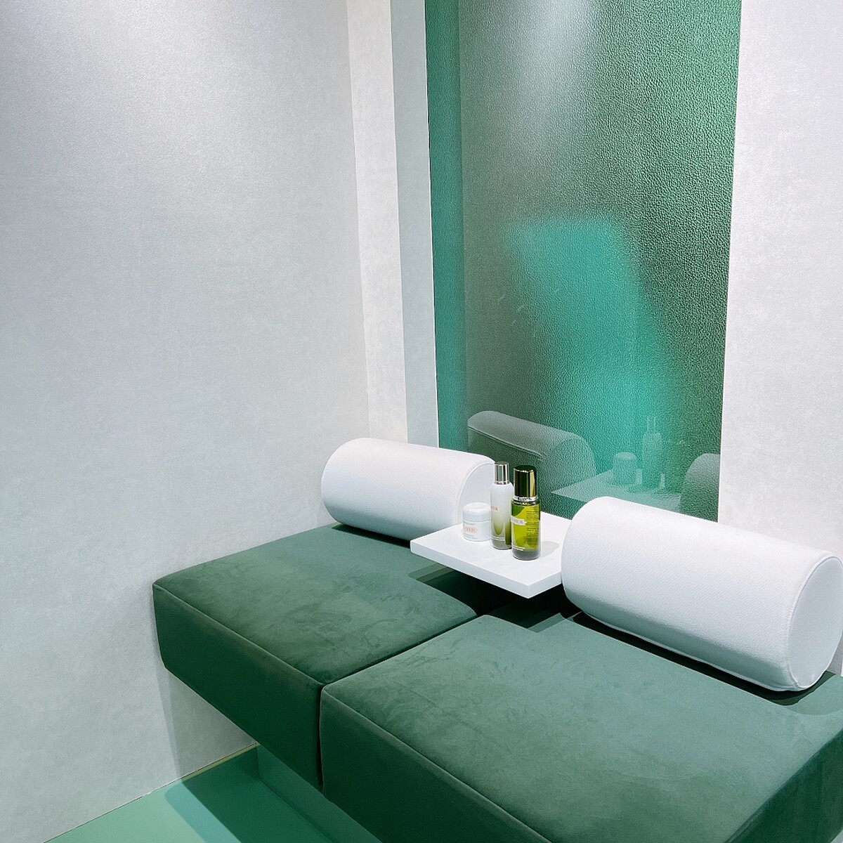 LA MER海洋拉娜顛覆能量沉浸體驗空間現場的一對一諮詢服務區。