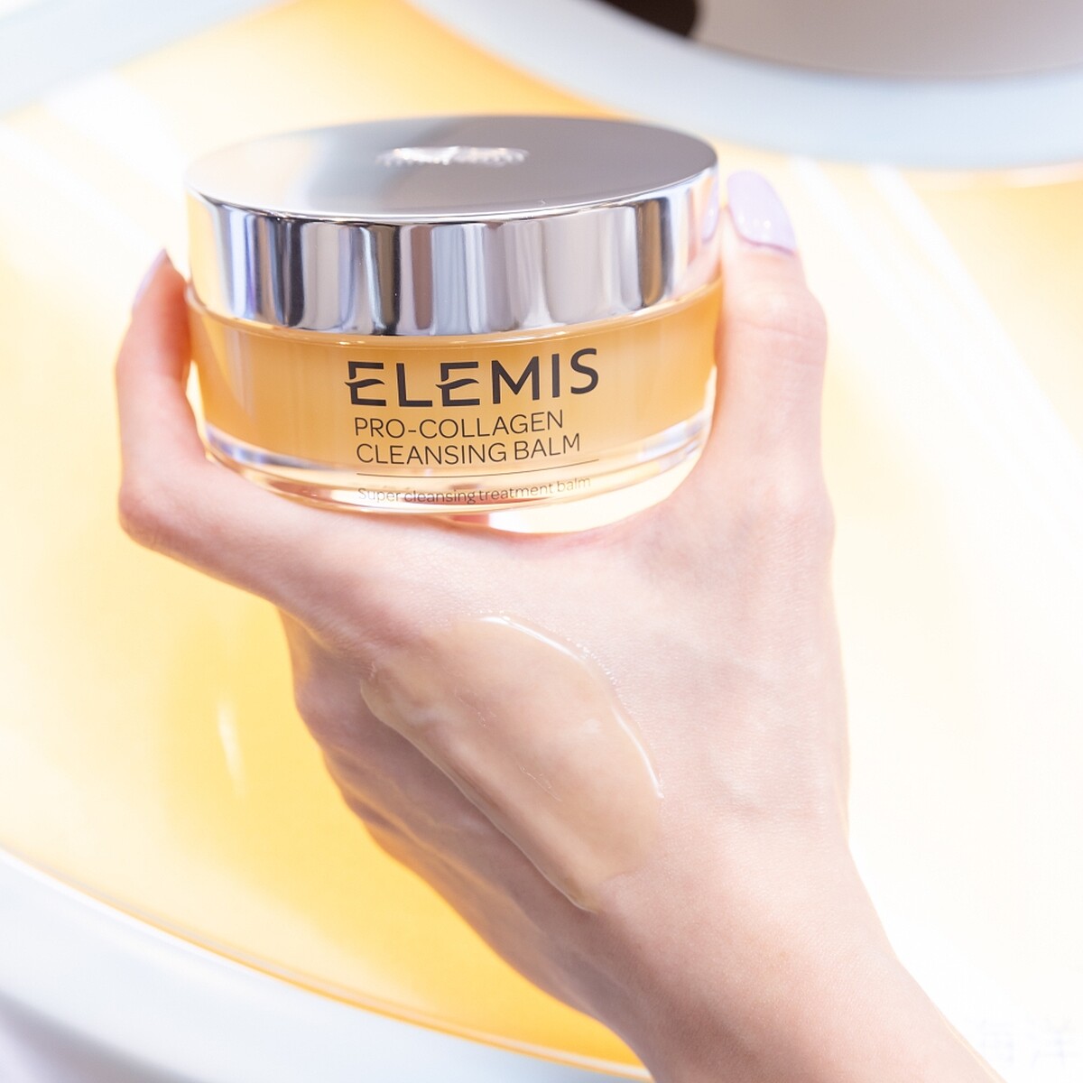 ELEMIS 海洋膠原精油卸妝膏質地示意。