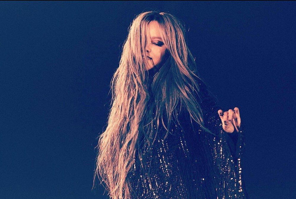 Amei在演唱會上盡興演出