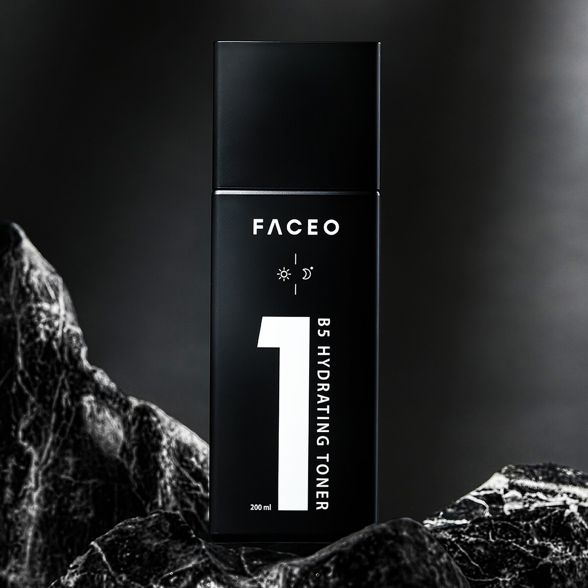 FACEO黑曜岩B5活萃保濕化妝水200ml，NT590。