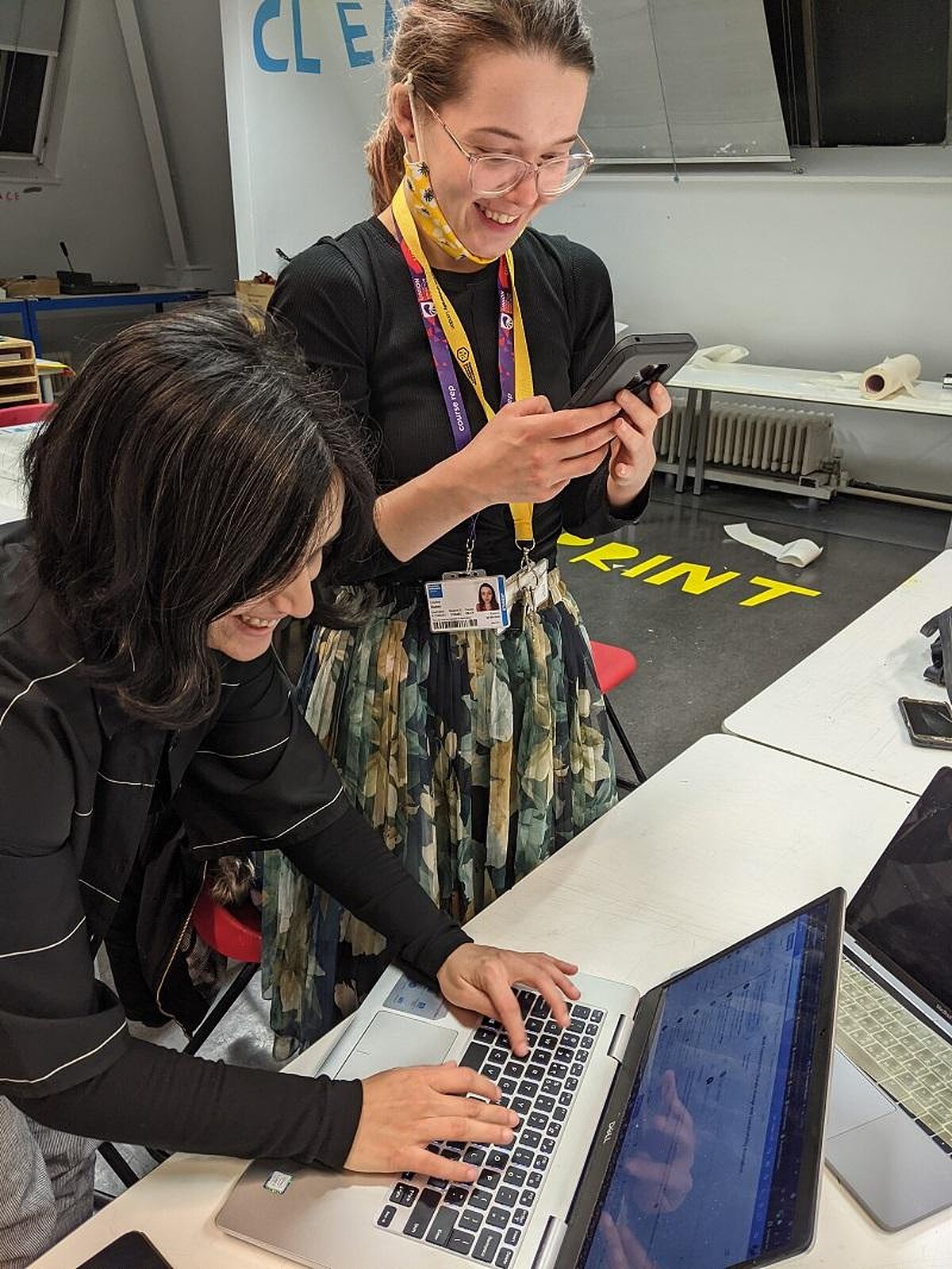 用社員們的笑容當作文章結尾。