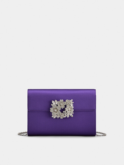 Roger Vivier Bouquet Strass 帝王紫緞面鑽扣晚宴包，NT51,600。