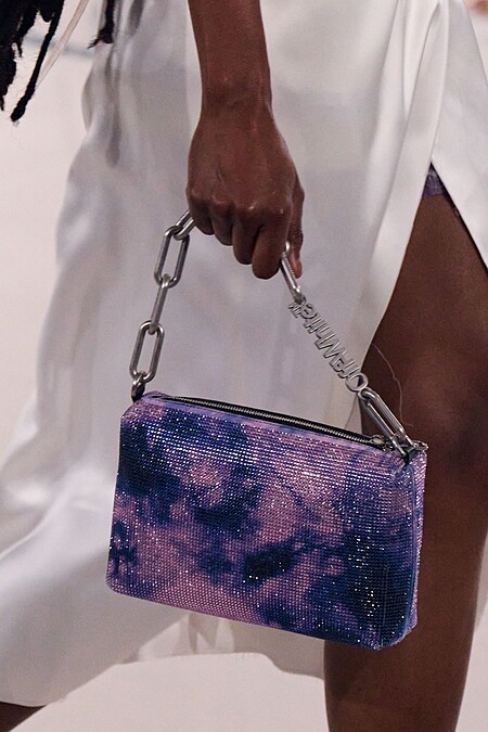 Off-White 紫色渲染鍊包，價格店洽。