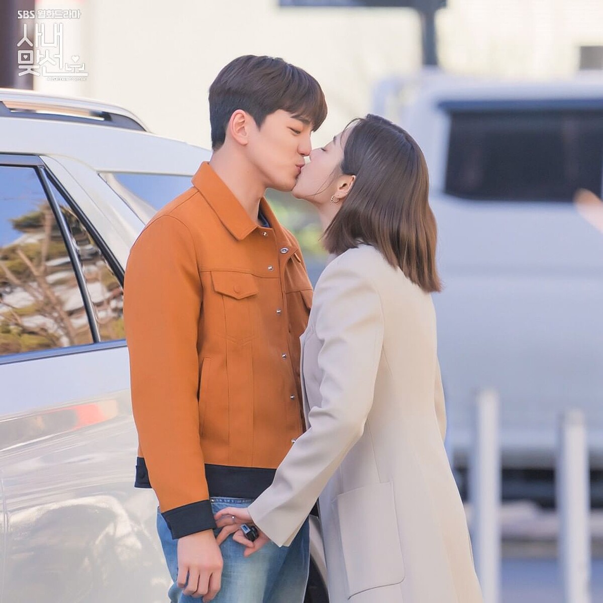 《社內相親》副CP金旻奎與薛仁雅人氣爆棚