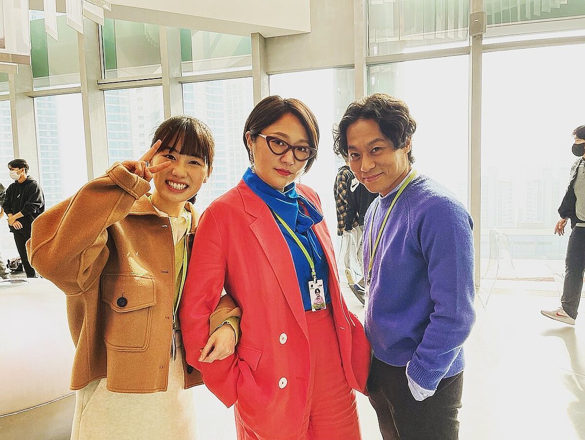 《社內相親》辦公室三人組搞笑功力十足