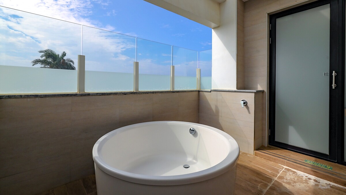 豪華家庭房甚至有圓形獨立浴缸!