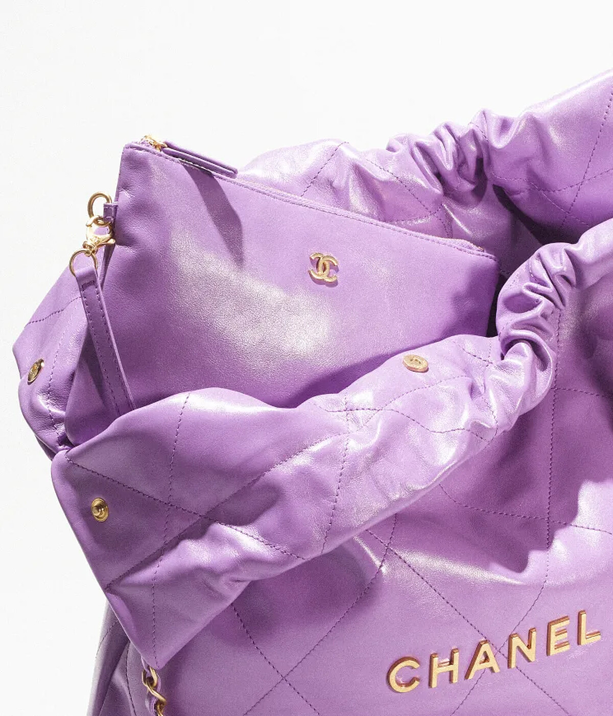 Chanel 22為子母包，內另附收納小包