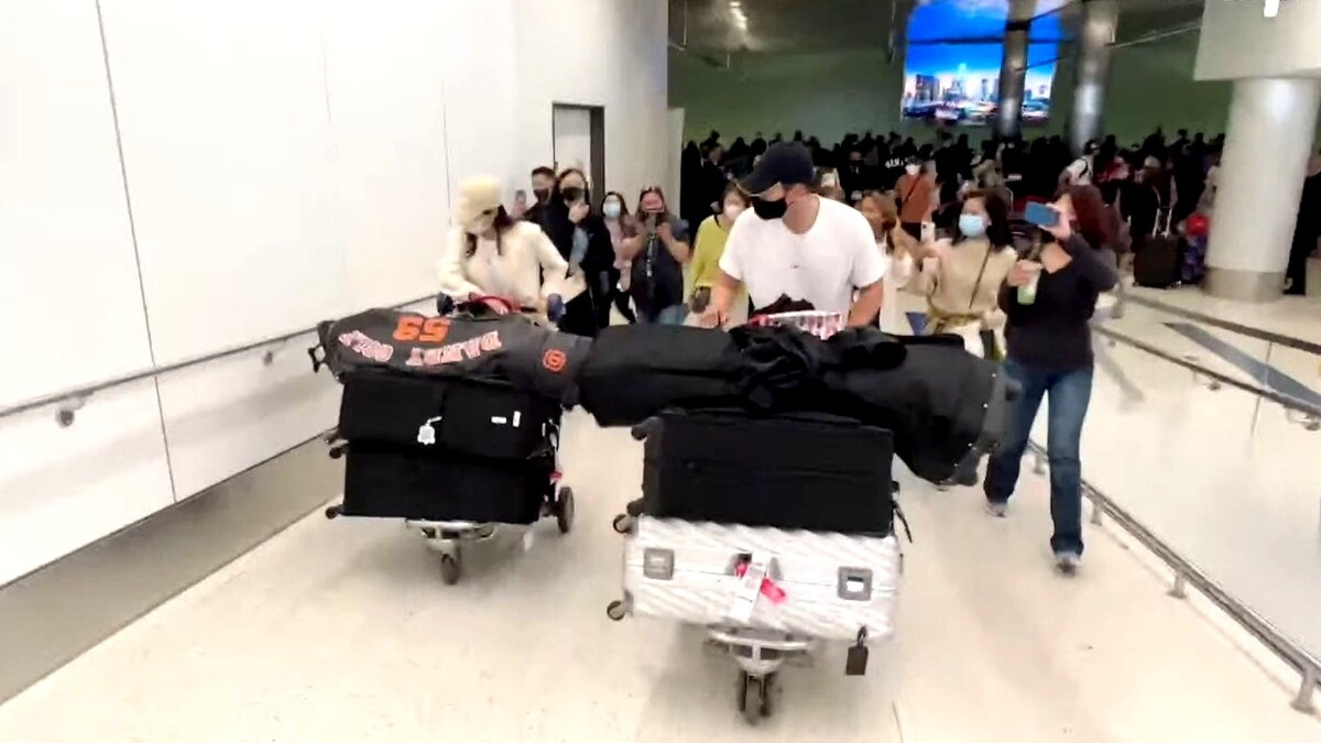 玄彬與孫藝珍飛抵美國立刻被包圍