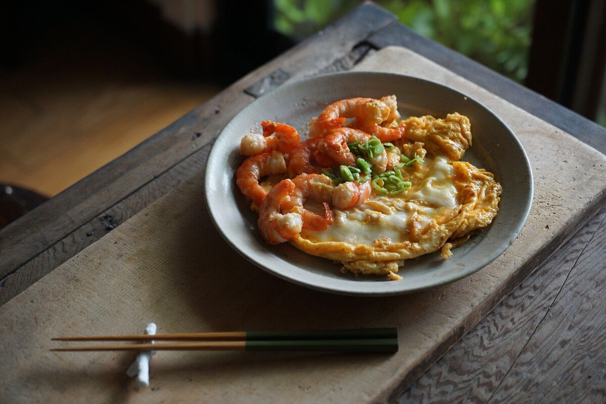 蝦仁髒蛋，從選蝦、剝蝦殼再到煉蝦油教起，家常菜也有很多美味小秘訣。
