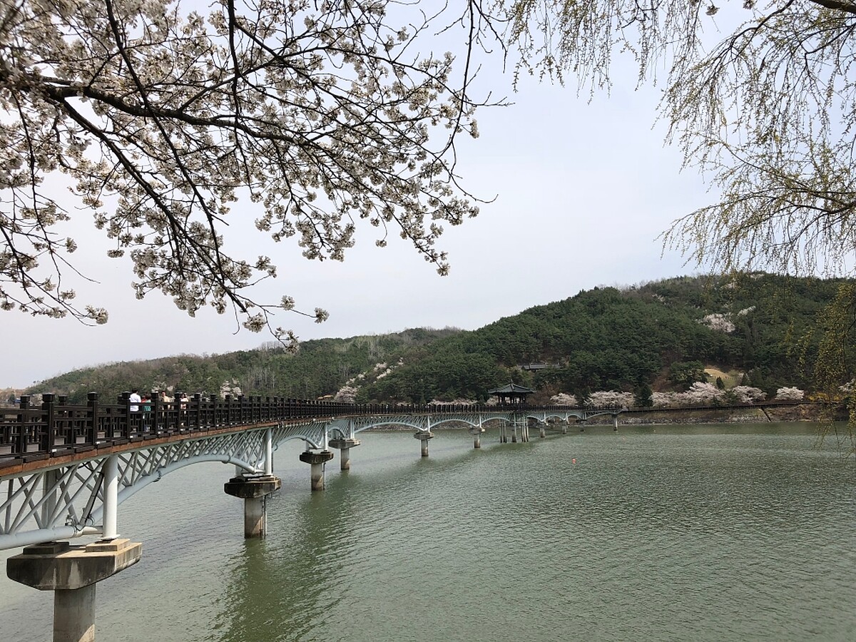 月映橋。