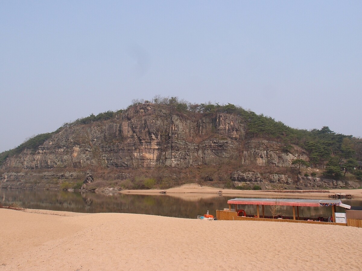搭乘小渡船去對面的芙蓉臺。