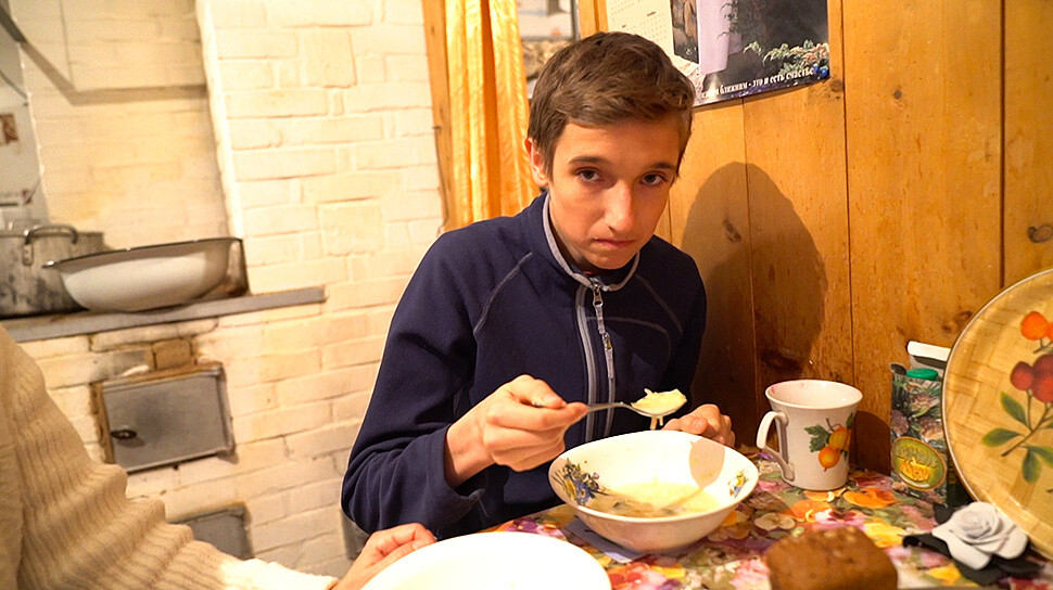 西伯利亞邪教村少年長年吃素