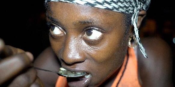 賴比瑞亞前童兵萊福帝，現以賣身為工作賺取伙食費