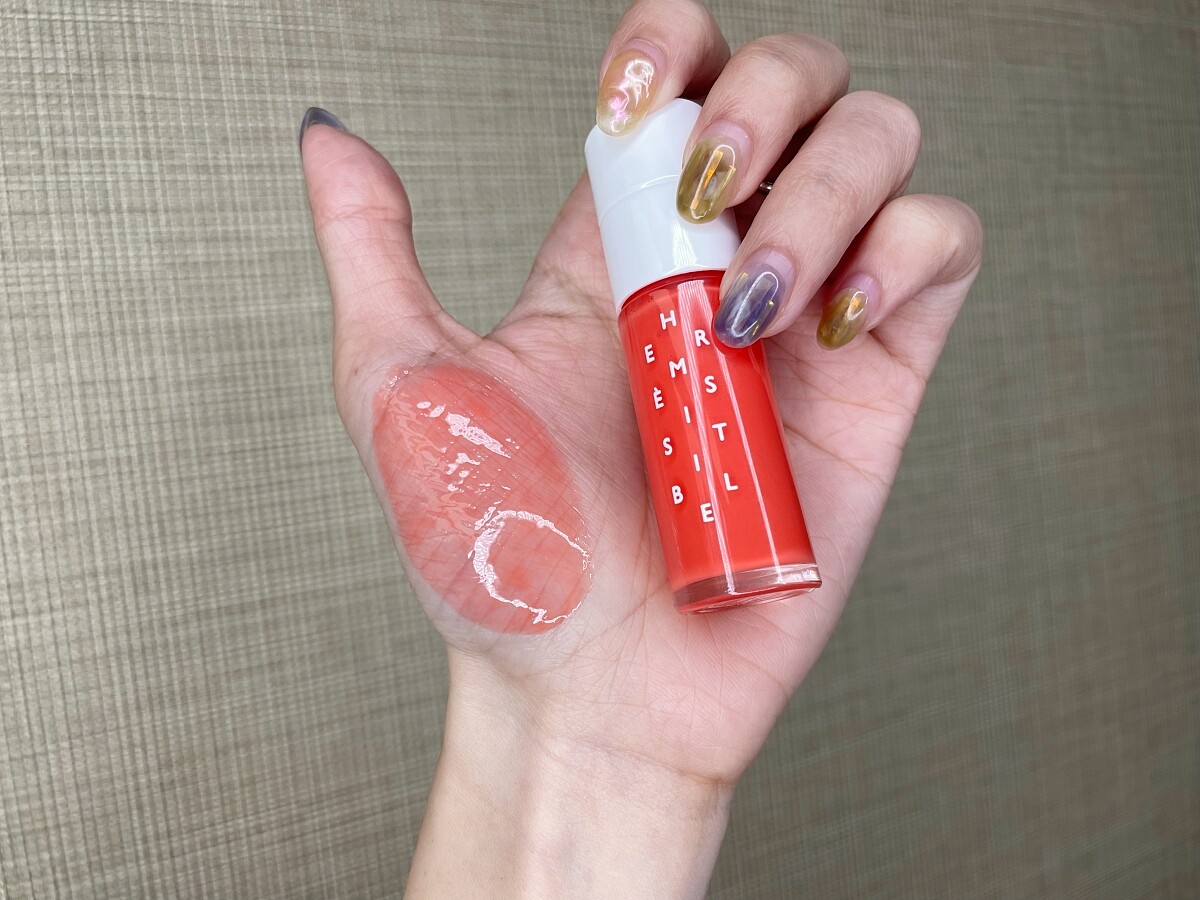 HERMÈSISTIBLE 滋養潤唇油系列 02 Corail Bigarade 苦橙珊瑚調，NT1,800