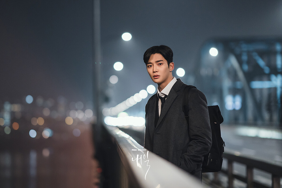 《還有明天》路雲飾演半人半魂的陰間使者