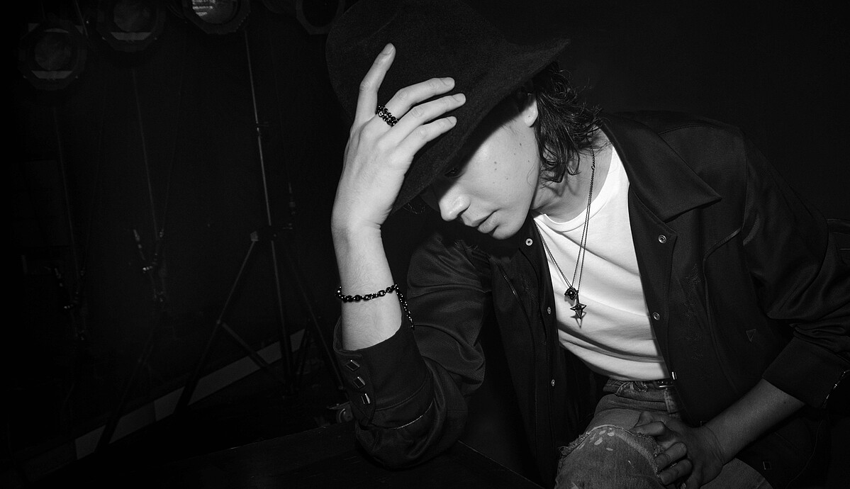 Mikimoto黑色珍珠+黑銠塗層的全新Passionior系列珠寶，由日本奧斯卡影帝菅田將暉演繹的形象廣告