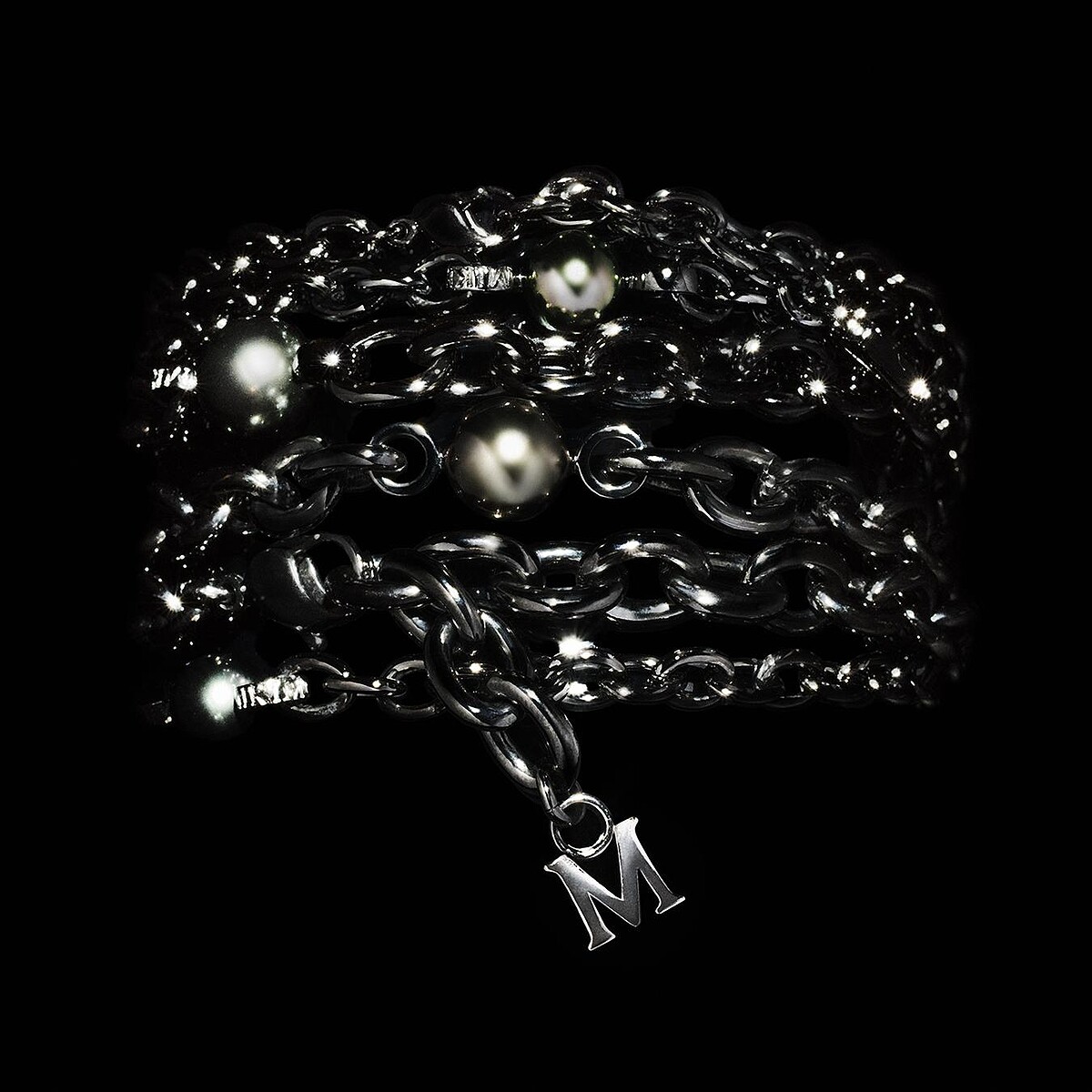 Mikimoto黑色珍珠+黑銠塗層的全新Passionior系列珠寶