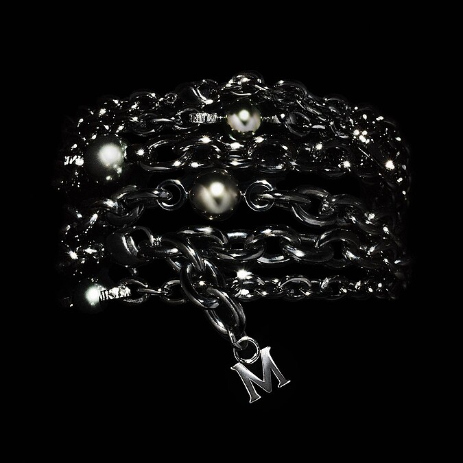 Mikimoto黑色珍珠+黑銠塗層的全新Passionior系列珠寶