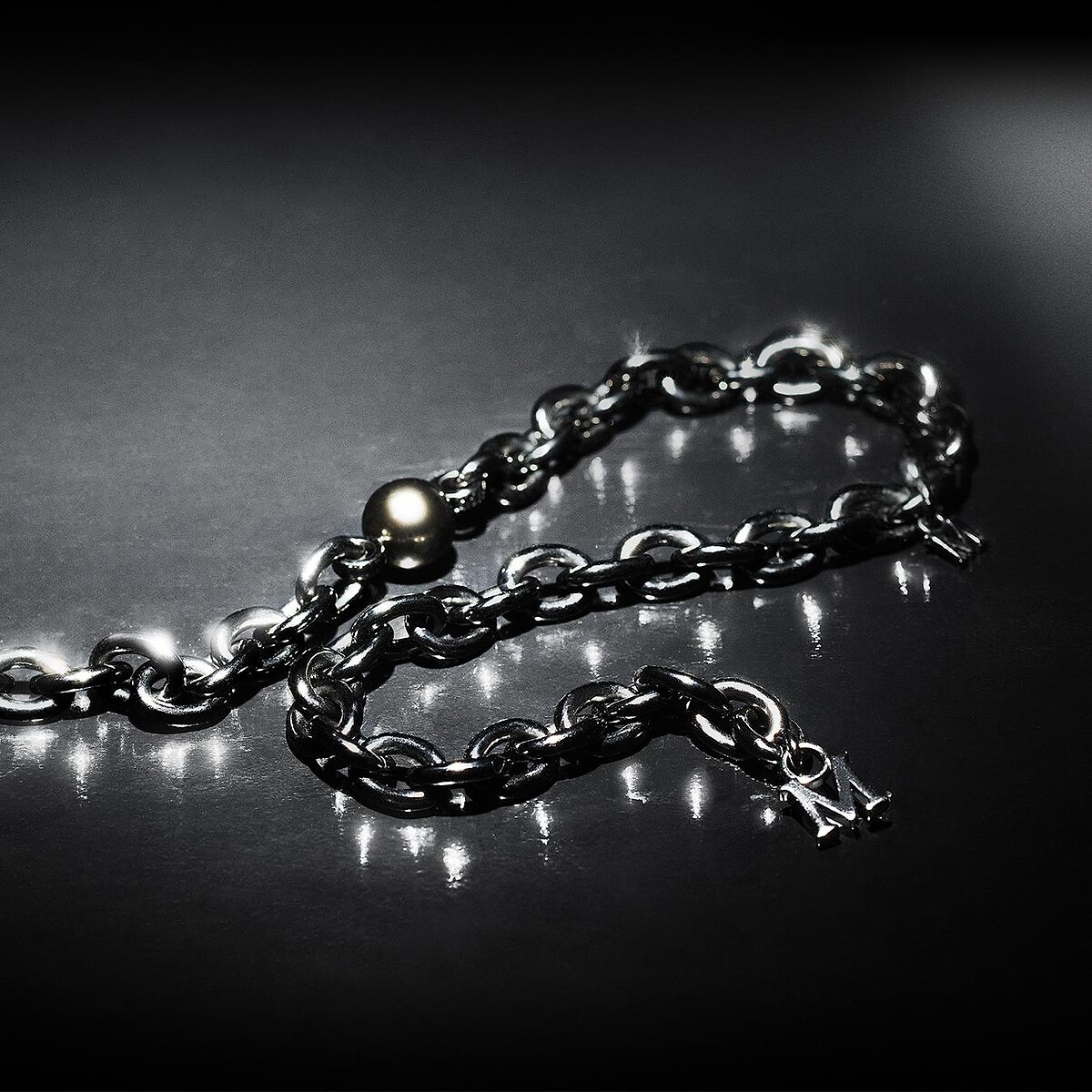 Mikimoto黑色珍珠+黑銠塗層的全新Passionior系列珠寶