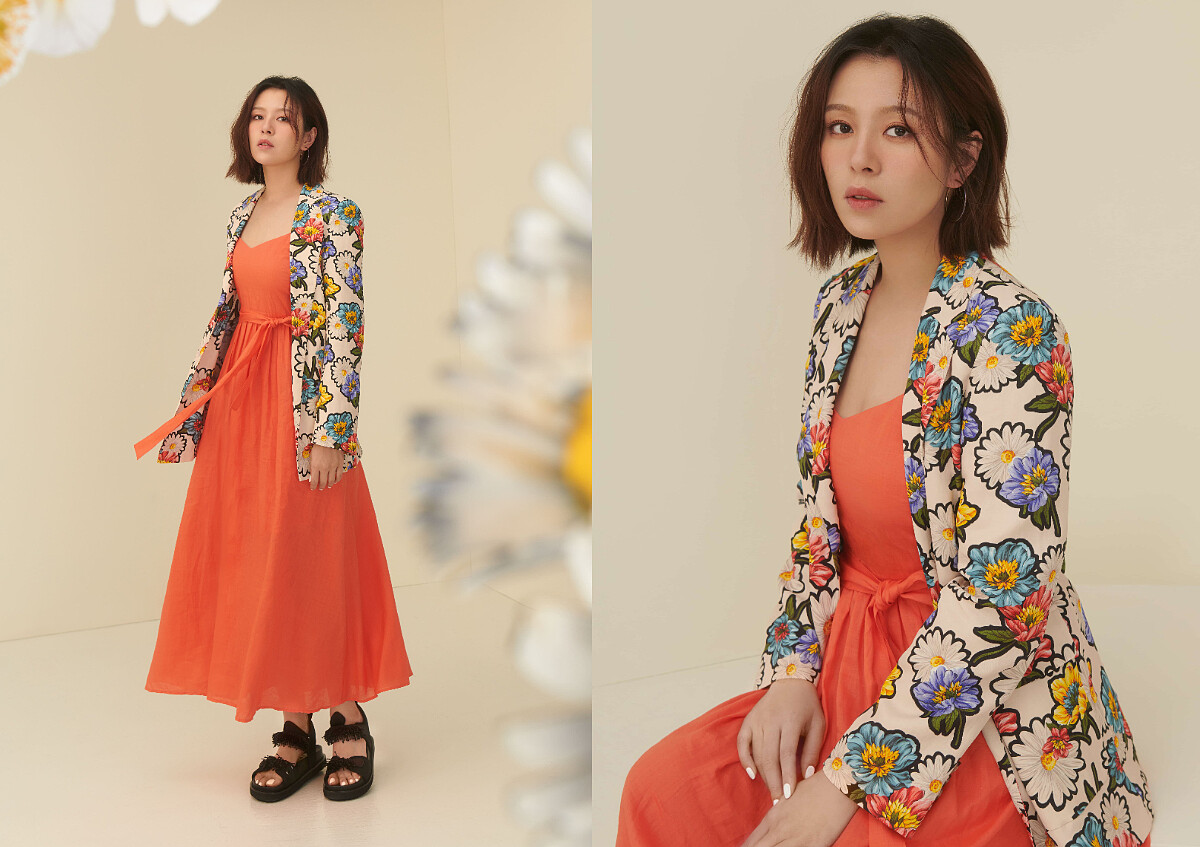雛菊印花西裝外套NT22,900、暖橘細肩帶洋裝NT17,900、串珠裝飾涼鞋NT10,900。