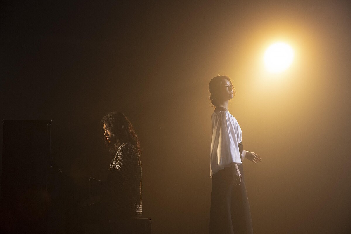 林心如（右）與麋先生聖皓合作〈請別愛我〉