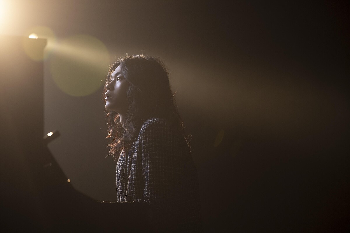 麋先生聖皓為〈請別愛我〉譜詞曲，並擔任製作人