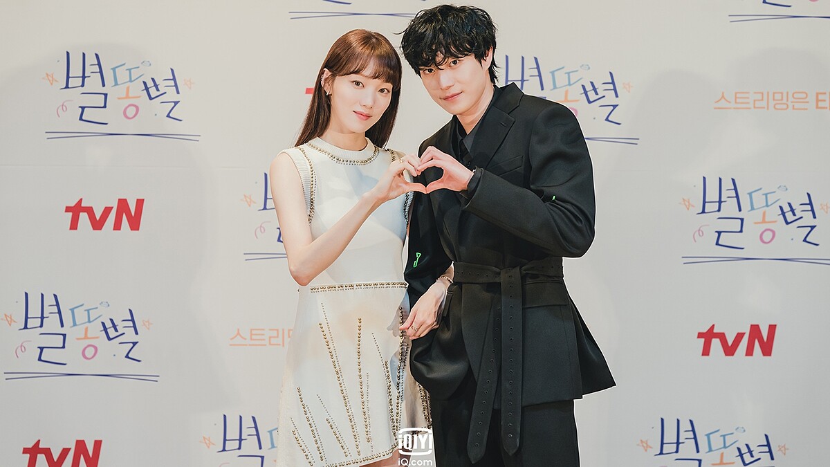 《Shooting Stars流星》揭密南韓演藝圈內幕,李聖經&金永大95%還原實況,曝出「偷戀愛」官方說法玄機?