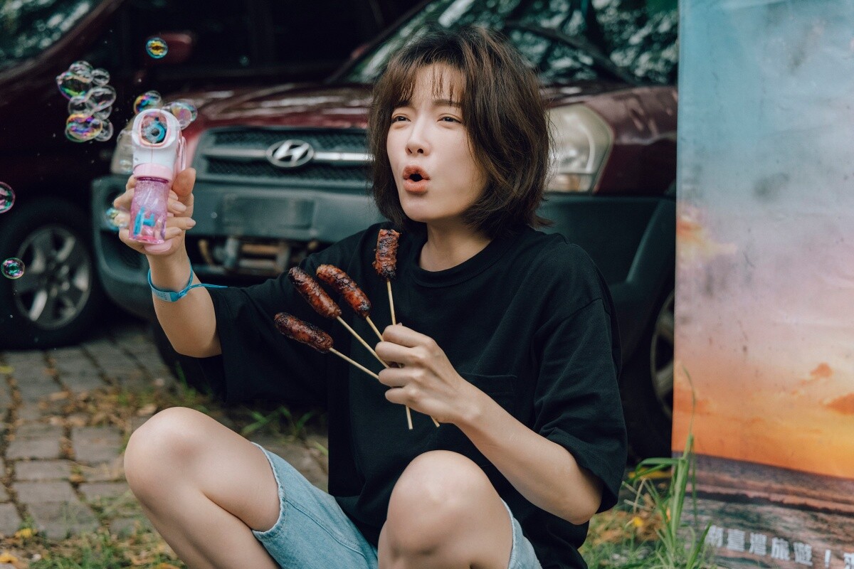 ▲▼蔡淑臻劇中展露幼稚的一面。（圖／公視提供）