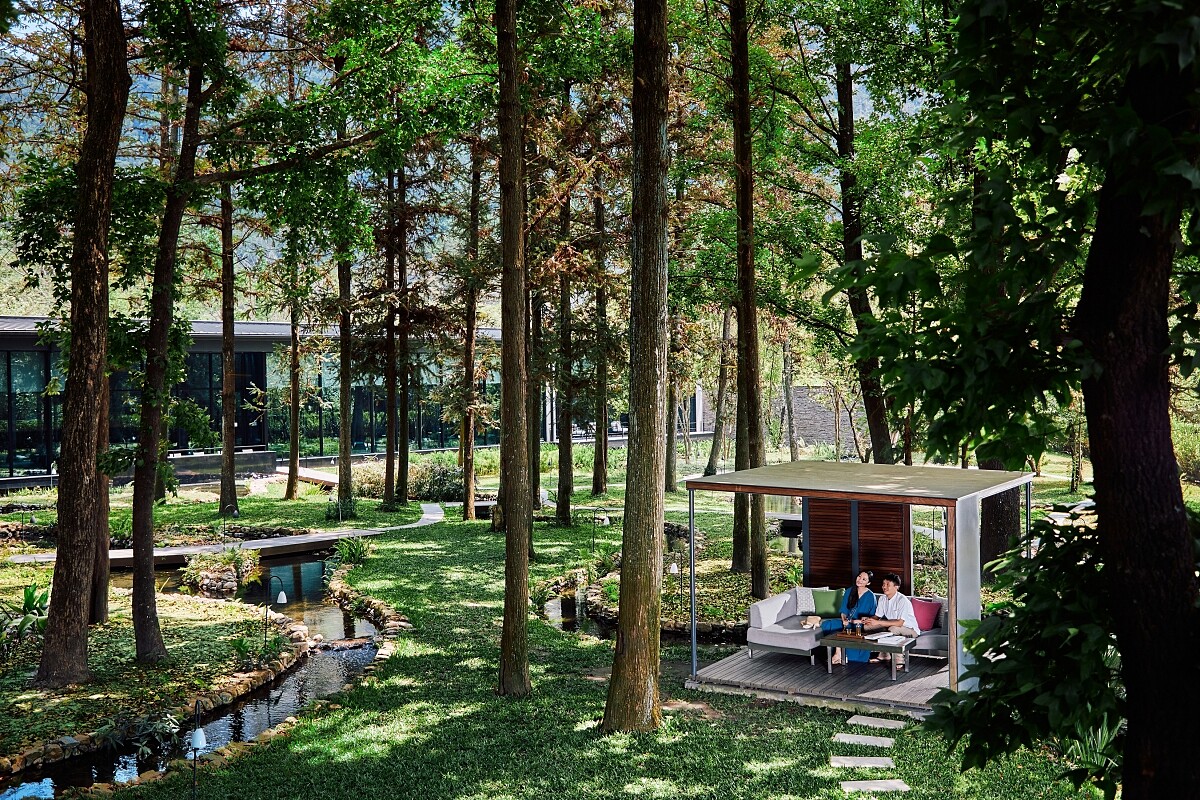 將於水之庭園涼亭辦理入住手續。