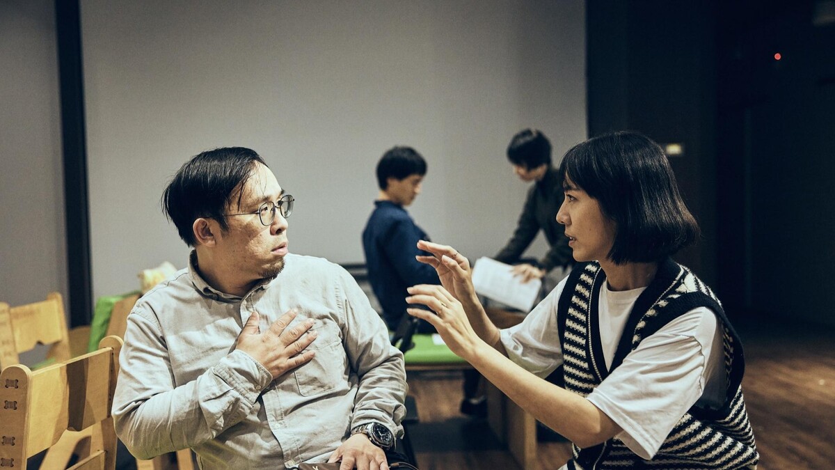 金馬女配張詩盈（右）與陳彥達在《婚內失戀》舞台劇飾演夫妻