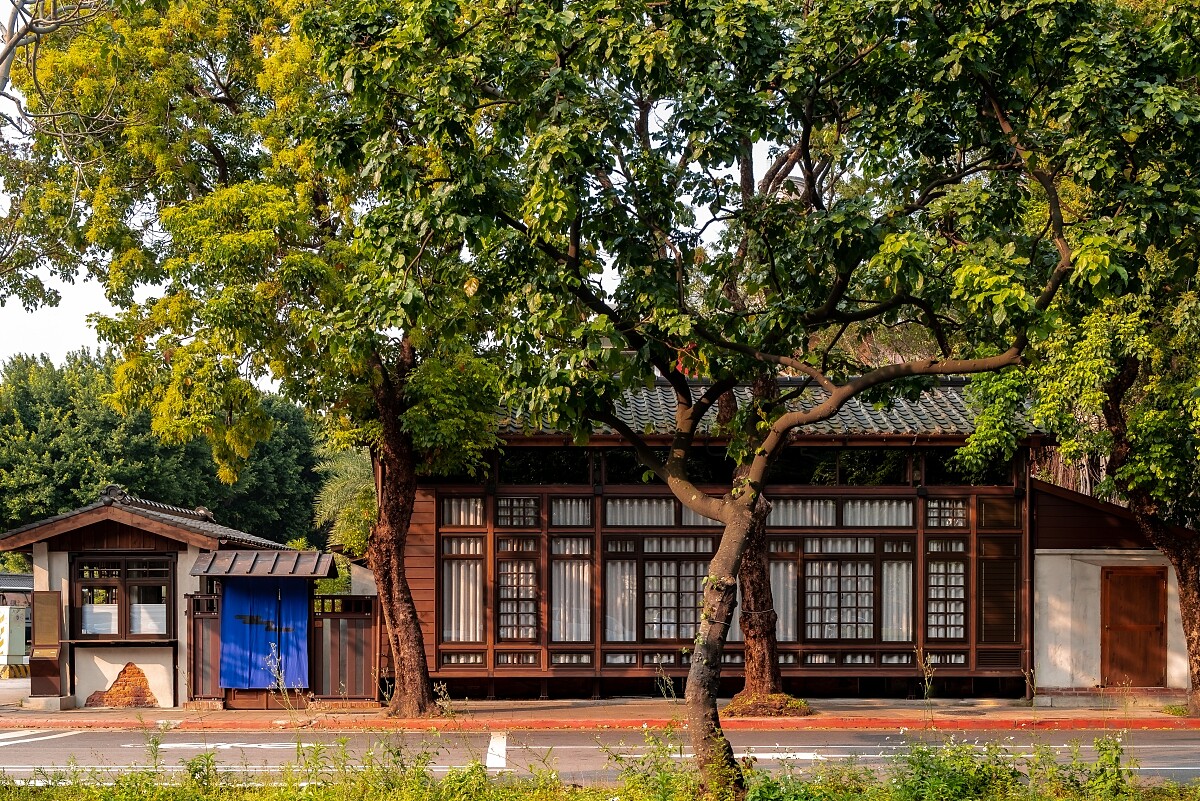 過去曾是台北刑務所（台北監獄）基地北側的官舍，而今是實驗性的 fine dining 餐廳 MAD by Le Kief 。