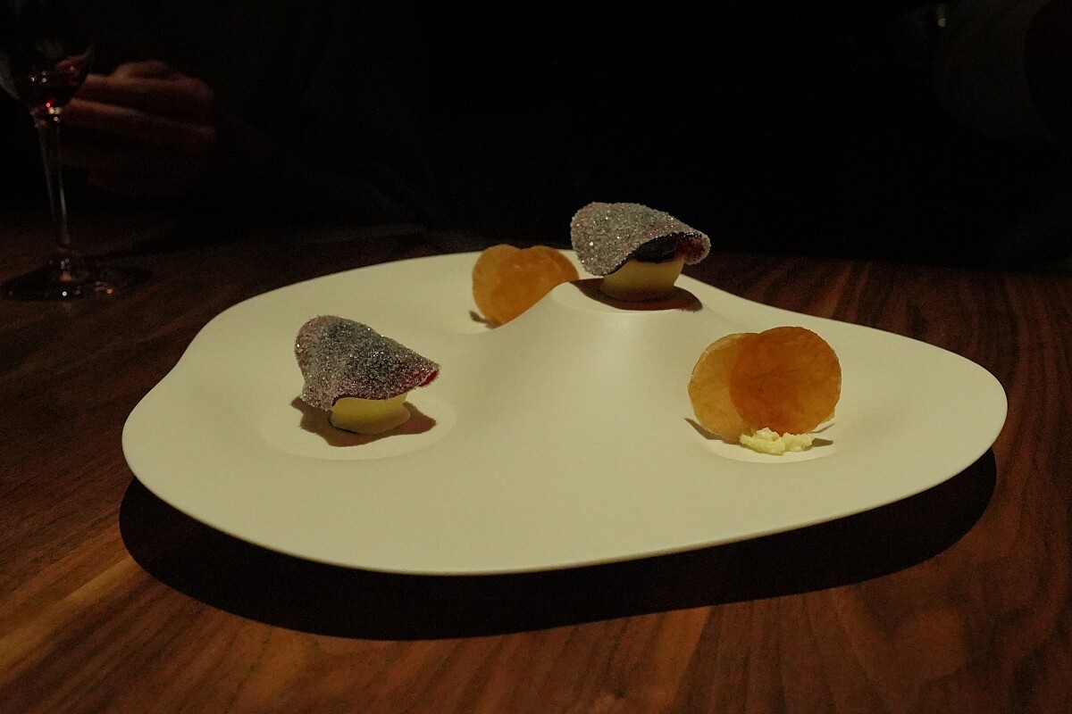 以甜點對傳統法式 fine dining 作為致敬。