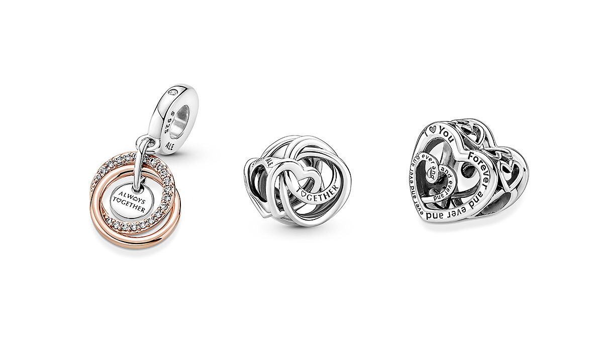 永恆親情圓環吊飾 NT$2,480、永恆親情圓環與心形串飾NT$1,280、交織心意串飾NT$880 