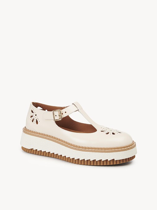 Chlo&eacute; 米白色瑪莉珍鞋，NT27,200。