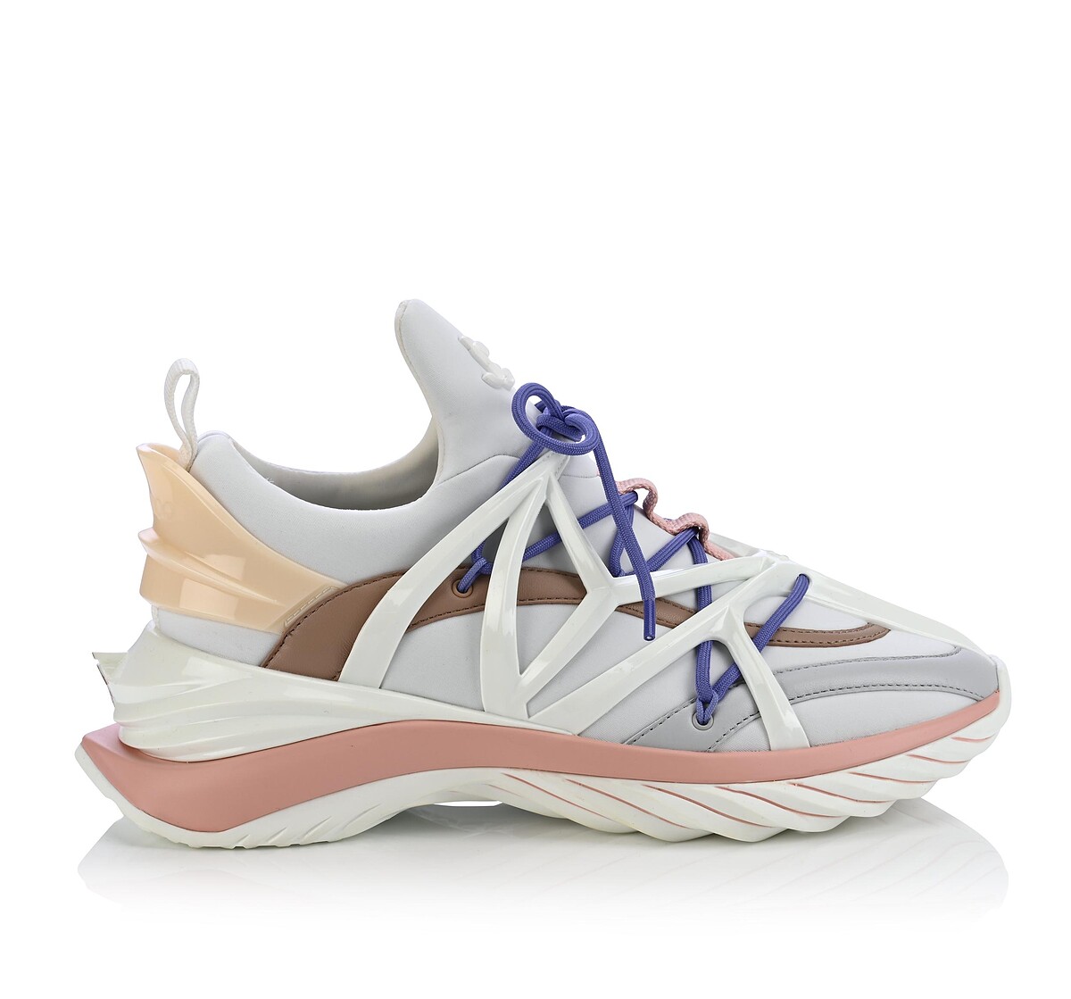 JIMMY CHOO 科技球鞋，NT32,800。