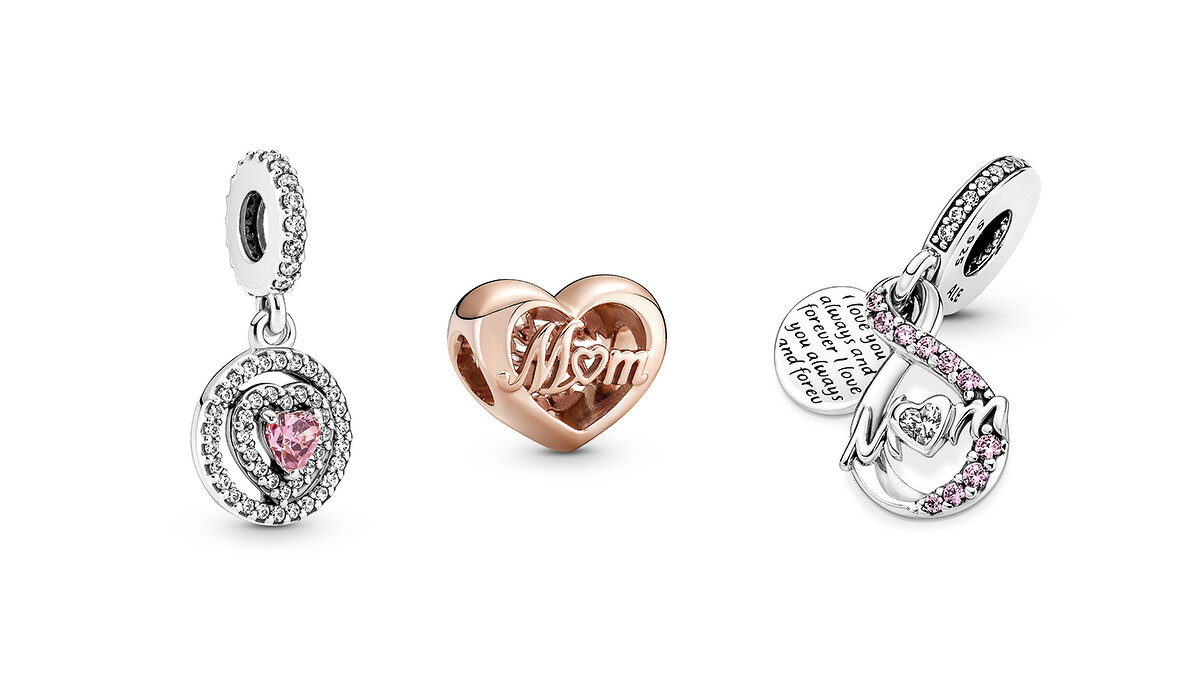 璀璨愛心光環吊飾 NT$2,480、感激母愛心形串飾 NT$2,080、無限母愛密鑲寶石雙層吊飾 NT$2,480。