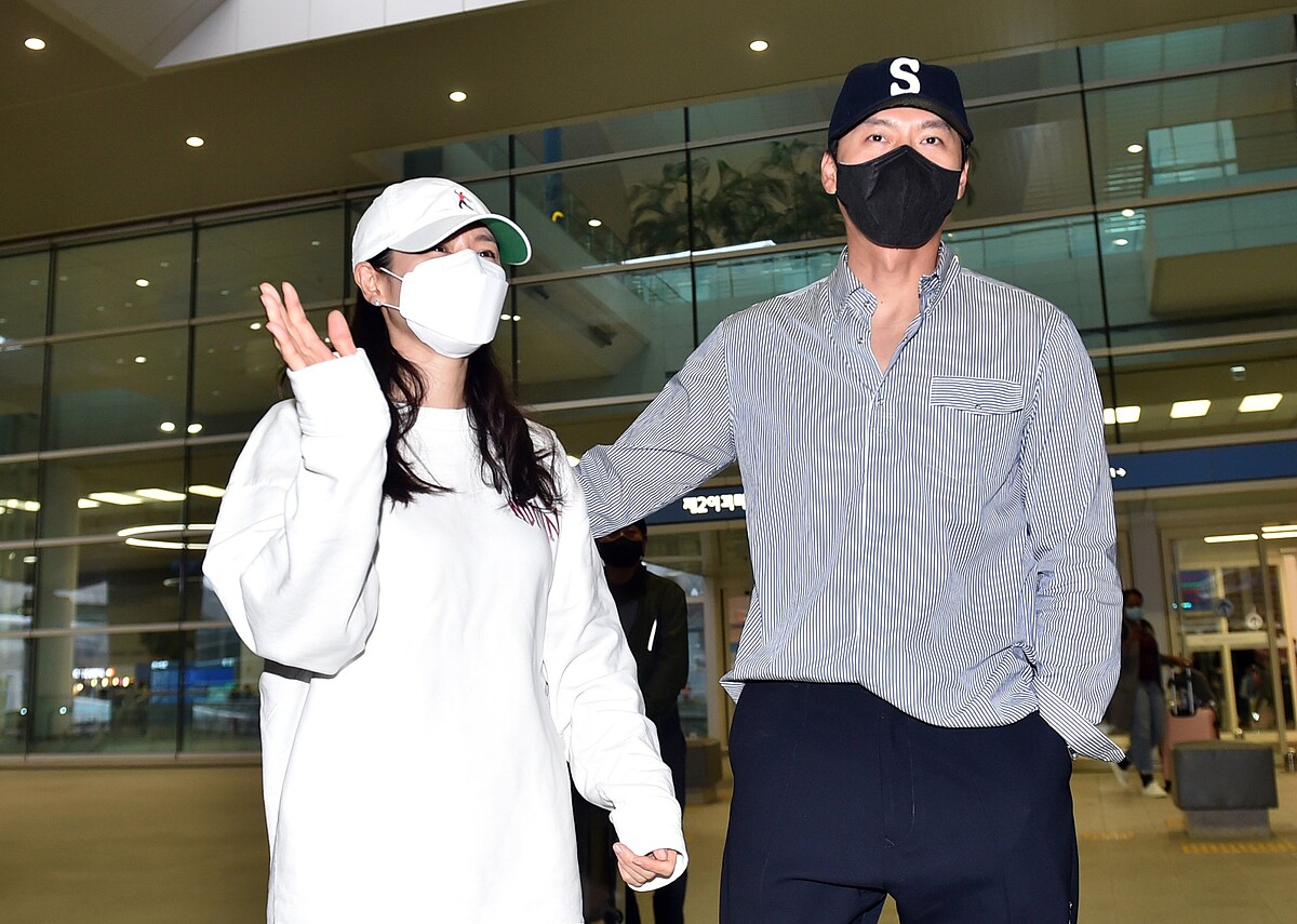 玄彬、孫藝珍 返回韓國與媒體寒暄