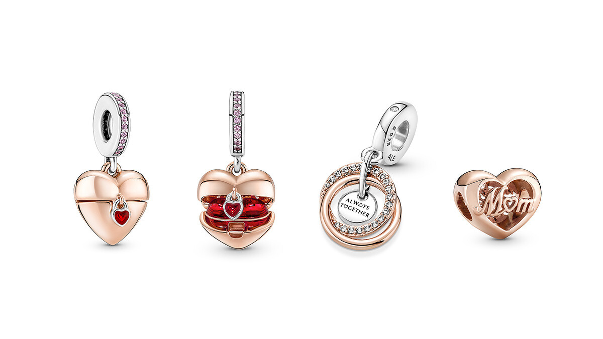 展露愛意心鎖吊墜盒串飾NT$2,880、永恆親情圓環吊飾NT$2,480、感激母愛心形串飾 NT$2,080。