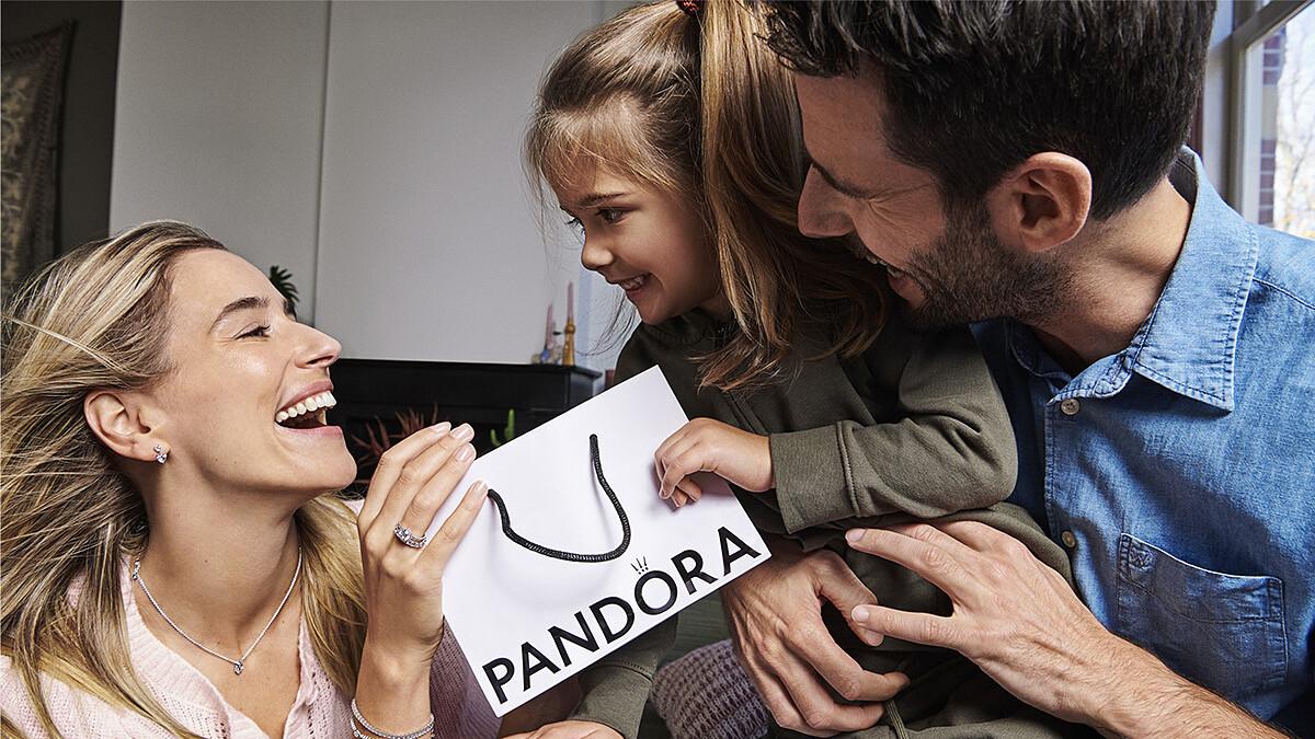 送出手立刻收獲滿意好評，順便還能多買一份犒賞自己！母親節最耀眼最有時髦品味風格的禮物，Pandora全幫妳承包了！