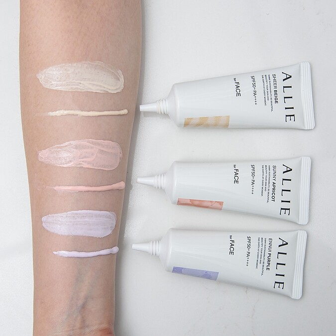 ALLIE濾鏡輕底妝系列試色(由上而下)#03木質調勻妍)、#02杏桃茜妍、#01紫陽明妍。