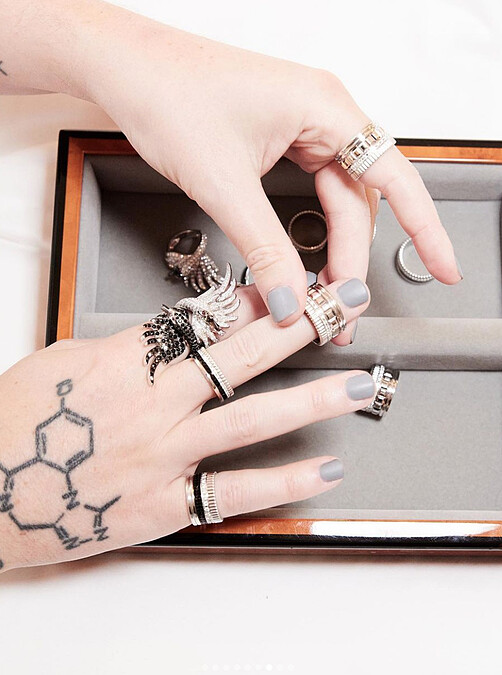 Boucheron的黑白天鵝造型戒指、Quatre系列白K金與黑色PVD鑽石戒指