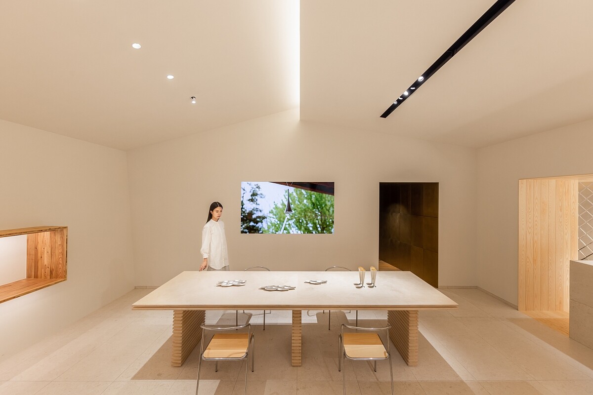 概念店空間由日本 Koizumi Studio 小泉誠設計師所設計。