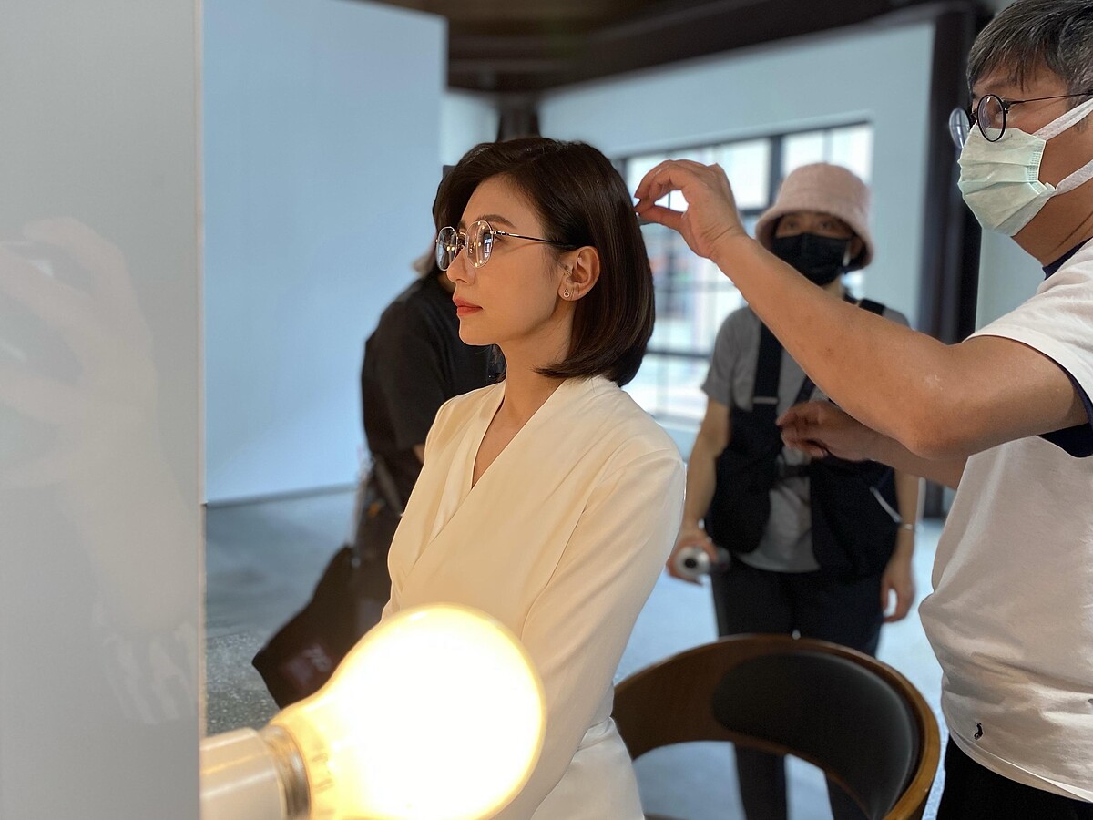 正能量女神賈靜雯曝歲月給的禮物，強調40+更要視時不惑。〔圖／寶島眼鏡〕