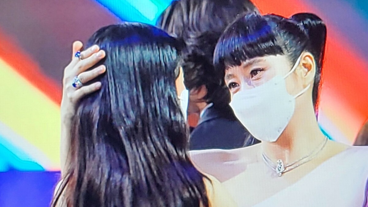 金憓秀似乎相當疼愛金泰梨