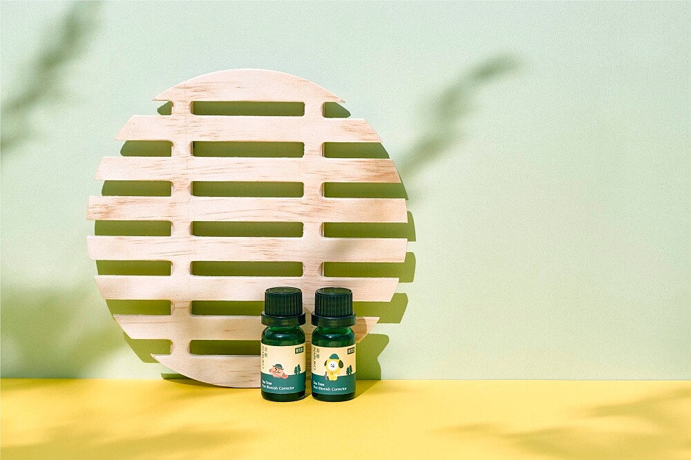 NARUKO茶樹痘印美白寶情境圖(CHIMMY+SHOOKY)。