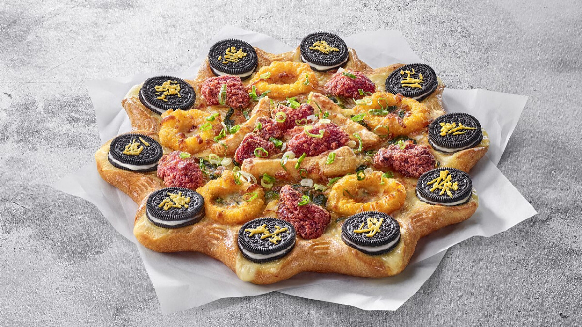 必勝客推出鹽酥雞比薩！不只甜不辣、九層塔，還超狂加上OREO餅乾