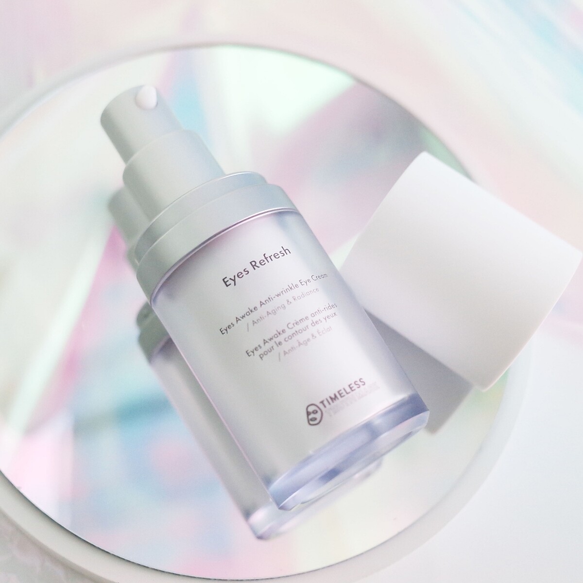 提提研冰萃奇蹟耀眼霜，瓶器採真空按壓設計，能好好保存有效成份，無須額外的挖勺。