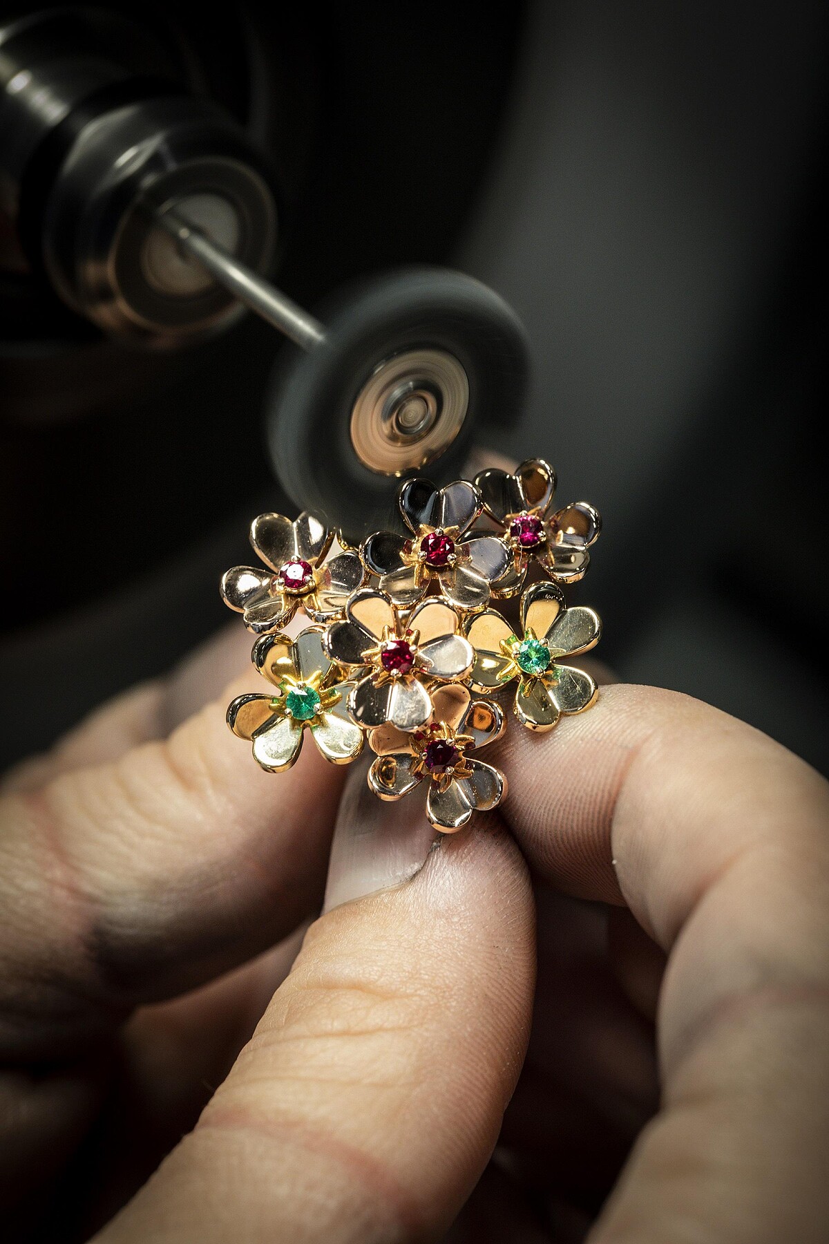 VCA Frivole系列2022年新款8花戒指工藝圖