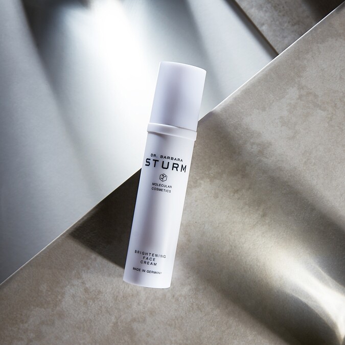 Dr. Barbara Sturm淨白亮采乳霜50ml,NT6,200。