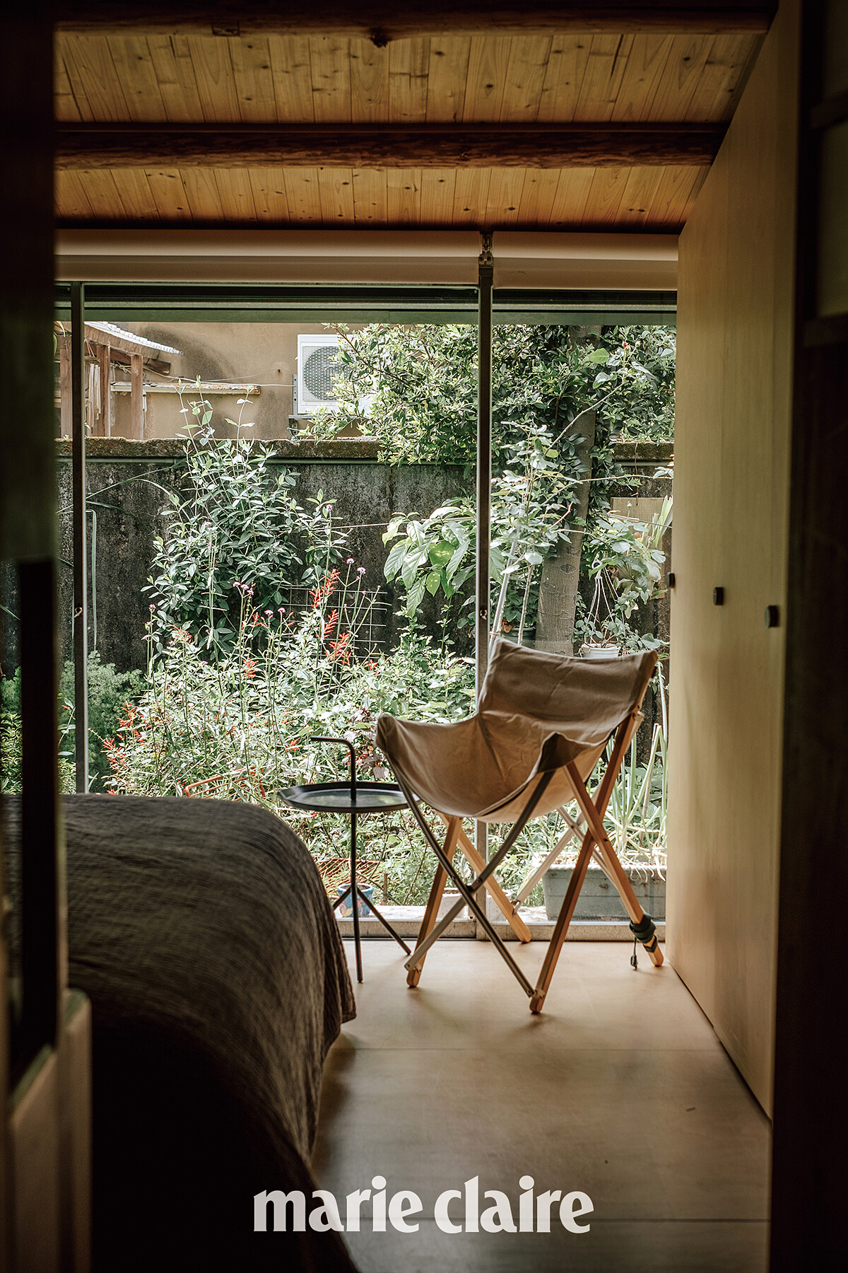 臥室空間旁即是庭園空間，隨時都能有綠意相伴。